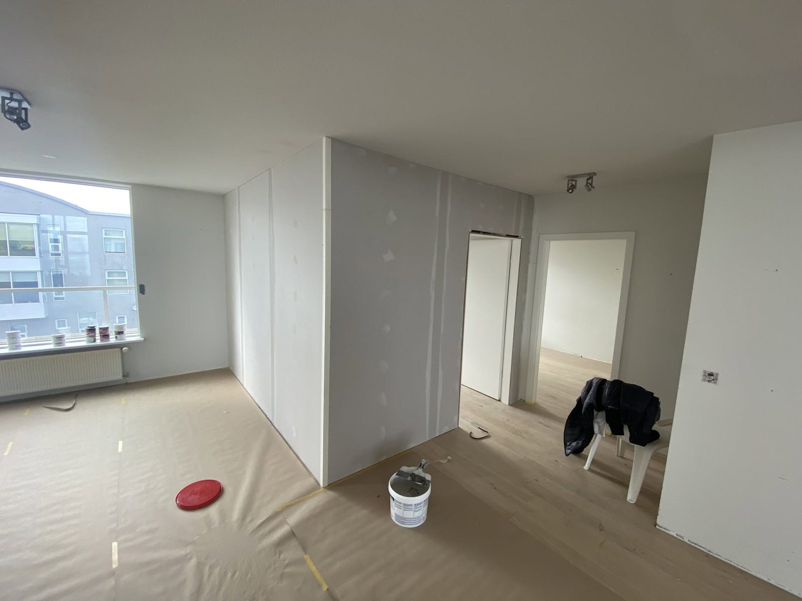 Før, spartlede vægge i Horsens